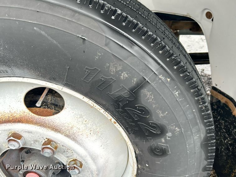 image for item KW9148 1996 Freightliner FL80  semi truck