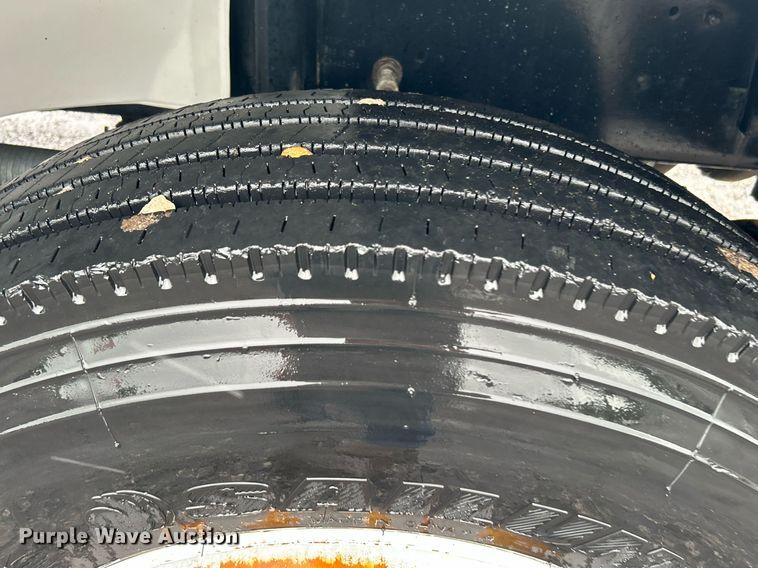 image for item KW9148 1996 Freightliner FL80  semi truck