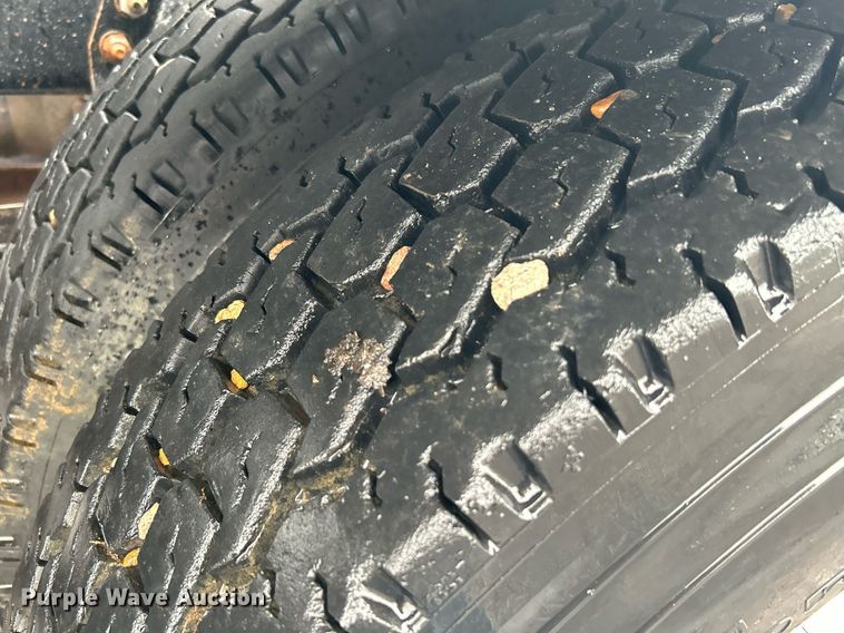 image for item KW9148 1996 Freightliner FL80  semi truck