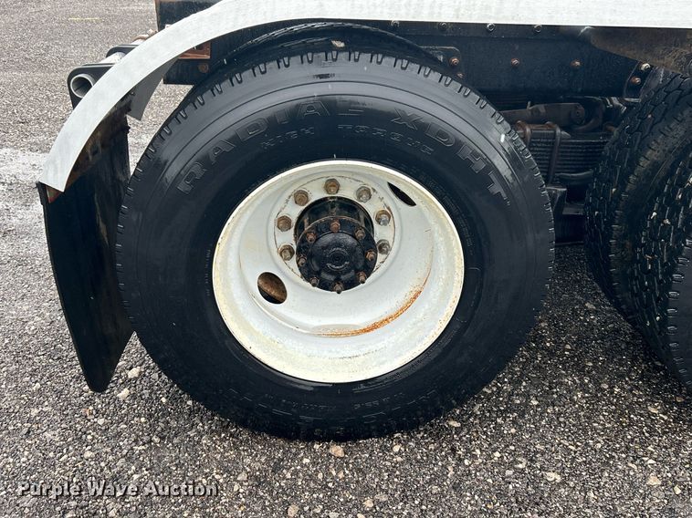 image for item KW9148 1996 Freightliner FL80  semi truck