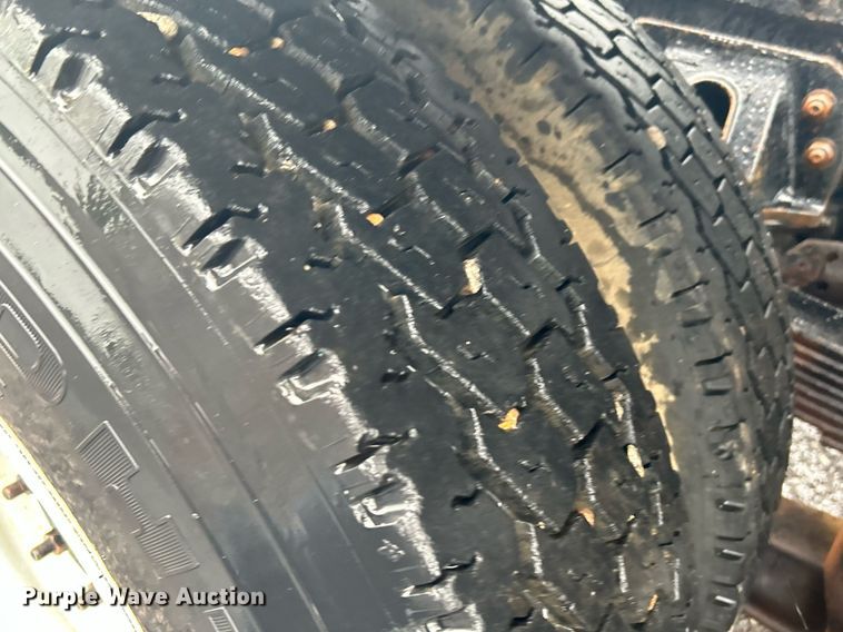 image for item KW9148 1996 Freightliner FL80  semi truck