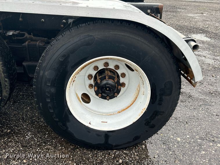 image for item KW9148 1996 Freightliner FL80  semi truck