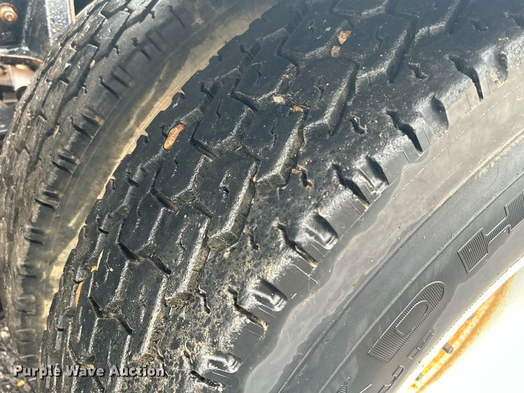 image for item KW9148 1996 Freightliner FL80  semi truck