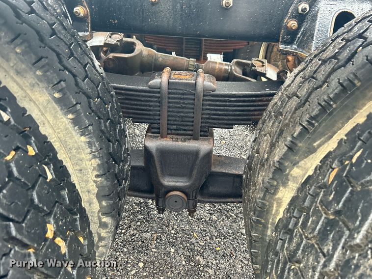 image for item KW9148 1996 Freightliner FL80  semi truck