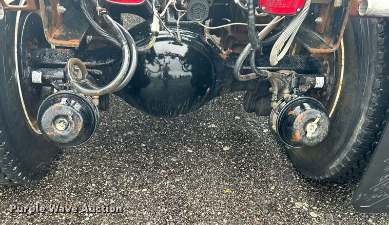 image for item KW9148 1996 Freightliner FL80  semi truck