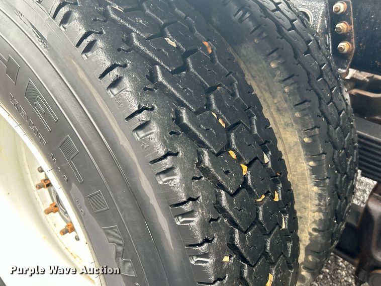 image for item KW9148 1996 Freightliner FL80  semi truck