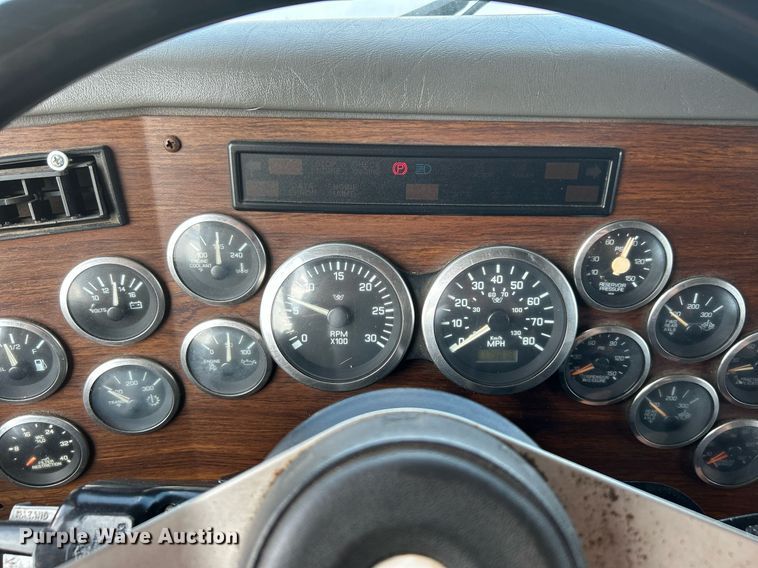 image for item KW9160 2001 Western Star 4900  semi truck