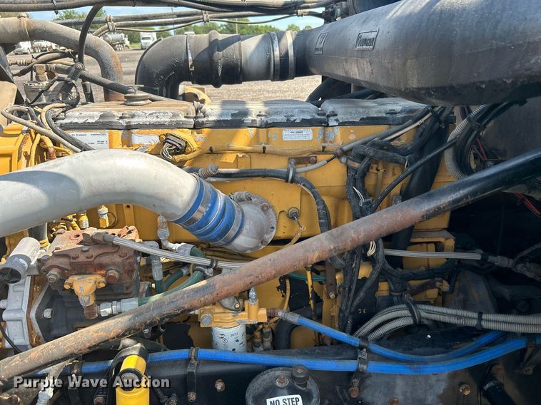 image for item KW9160 2001 Western Star 4900  semi truck