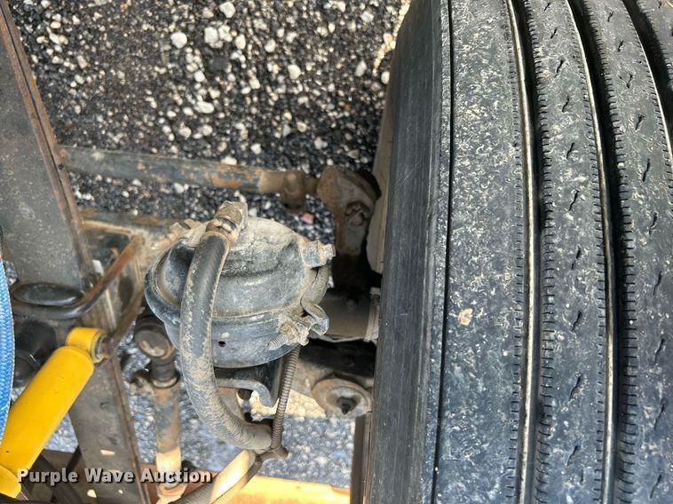 image for item KW9160 2001 Western Star 4900  semi truck