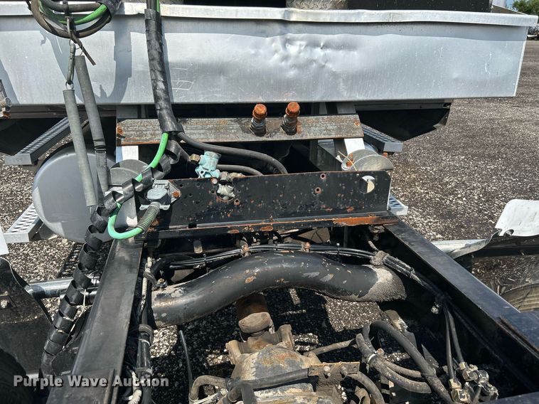 image for item KW9160 2001 Western Star 4900  semi truck