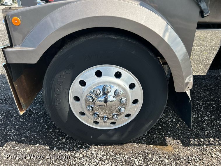 image for item KW9160 2001 Western Star 4900  semi truck