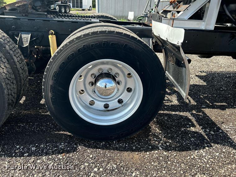 image for item KW9160 2001 Western Star 4900  semi truck