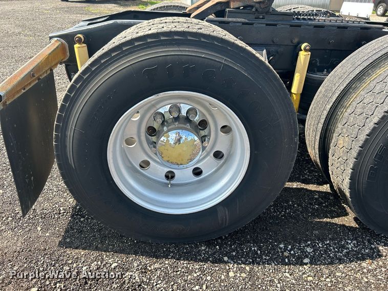 image for item KW9160 2001 Western Star 4900  semi truck