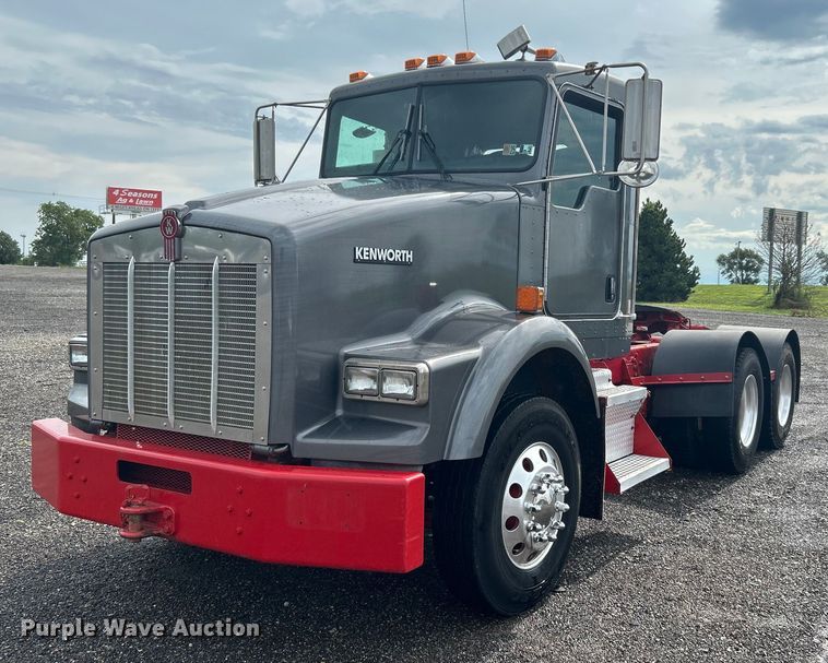 image for item KW9163 2004 Kenworth T800  semi truck