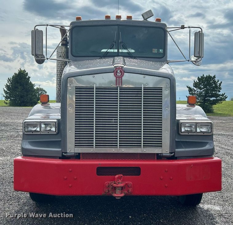 image for item KW9163 2004 Kenworth T800  semi truck