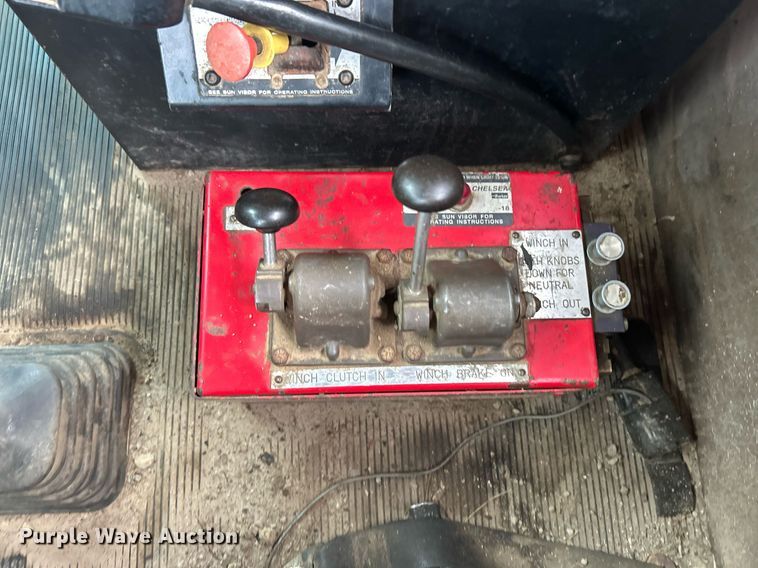 image for item KW9163 2004 Kenworth T800  semi truck