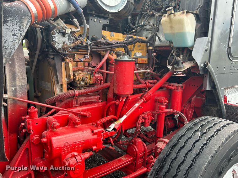 image for item KW9163 2004 Kenworth T800  semi truck