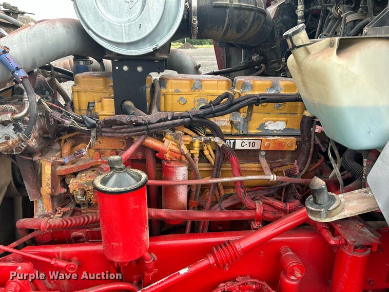 image for item KW9163 2004 Kenworth T800  semi truck