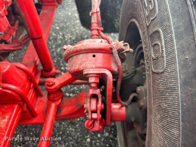 image for item KW9163 2004 Kenworth T800  semi truck