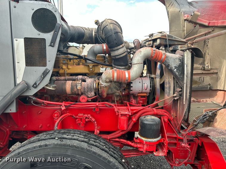 image for item KW9163 2004 Kenworth T800  semi truck