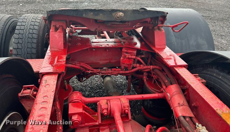 image for item KW9163 2004 Kenworth T800  semi truck