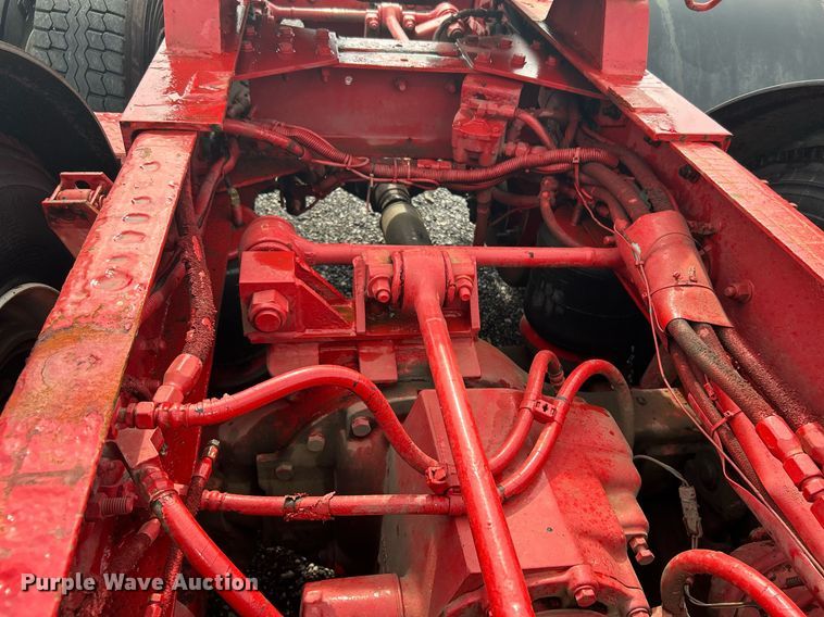 image for item KW9163 2004 Kenworth T800  semi truck