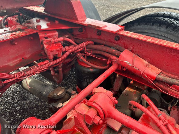 image for item KW9163 2004 Kenworth T800  semi truck