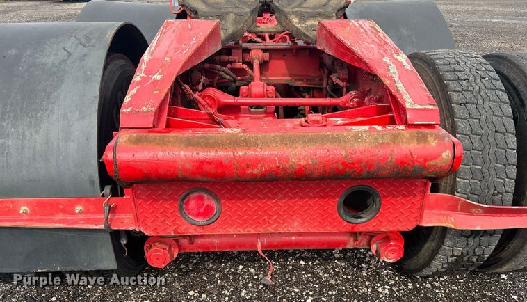 image for item KW9163 2004 Kenworth T800  semi truck