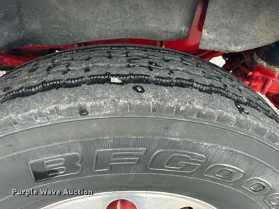 image for item KW9163 2004 Kenworth T800  semi truck