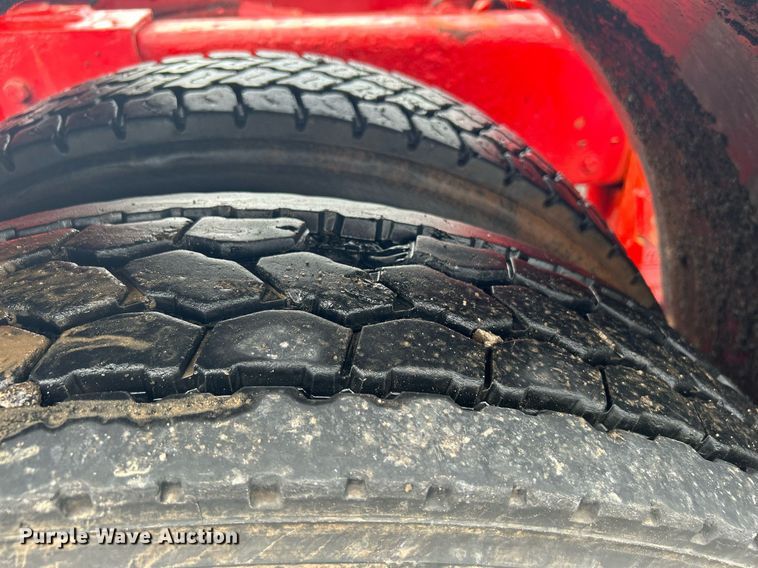 image for item KW9163 2004 Kenworth T800  semi truck