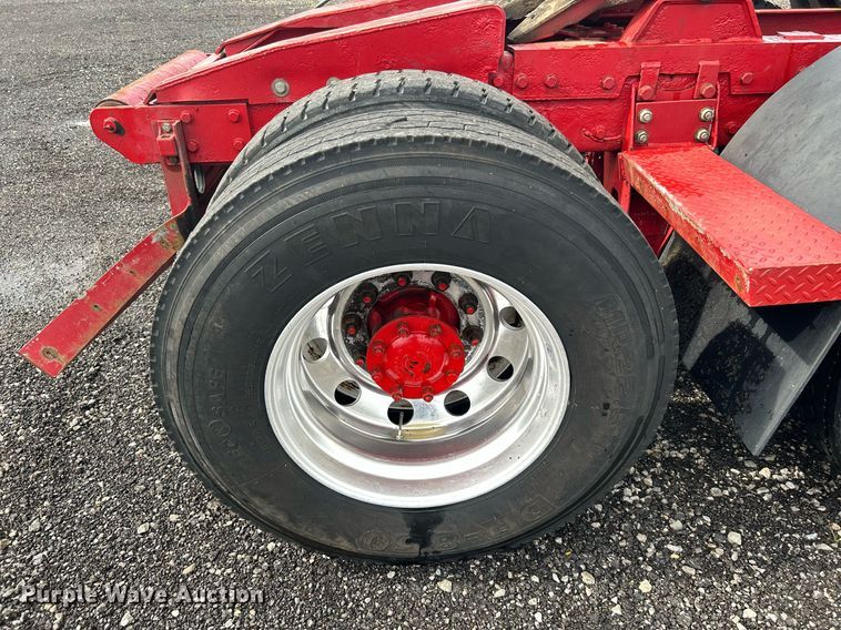 image for item KW9163 2004 Kenworth T800  semi truck