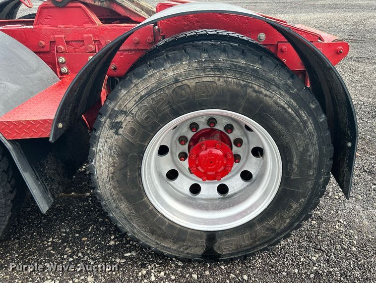 image for item KW9163 2004 Kenworth T800  semi truck