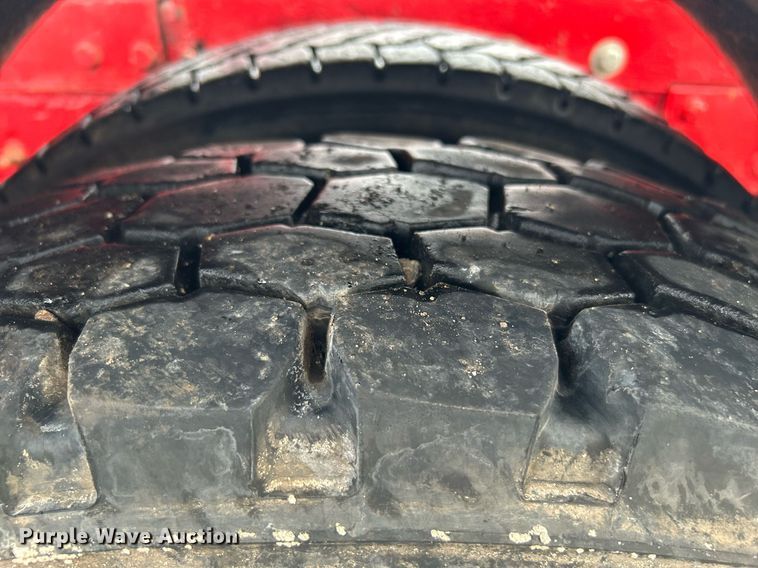 image for item KW9163 2004 Kenworth T800  semi truck