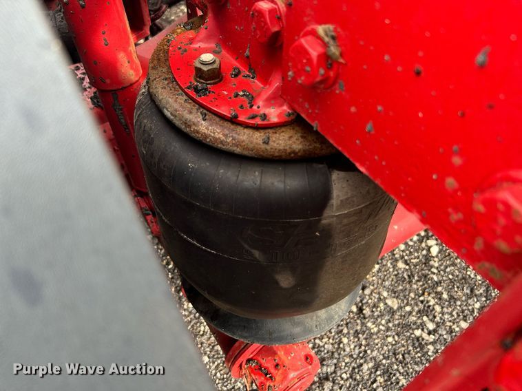 image for item KW9163 2004 Kenworth T800  semi truck