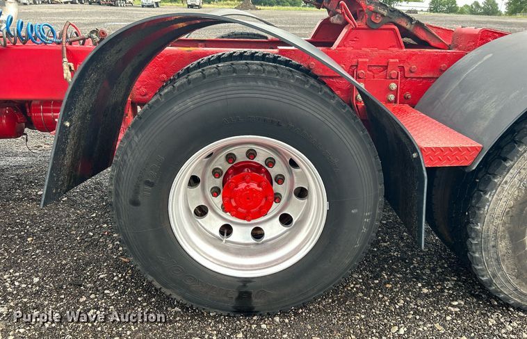 image for item KW9163 2004 Kenworth T800  semi truck