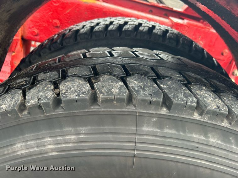 image for item KW9163 2004 Kenworth T800  semi truck