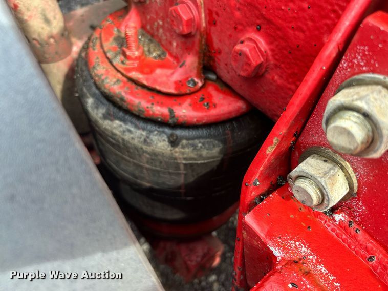 image for item KW9163 2004 Kenworth T800  semi truck