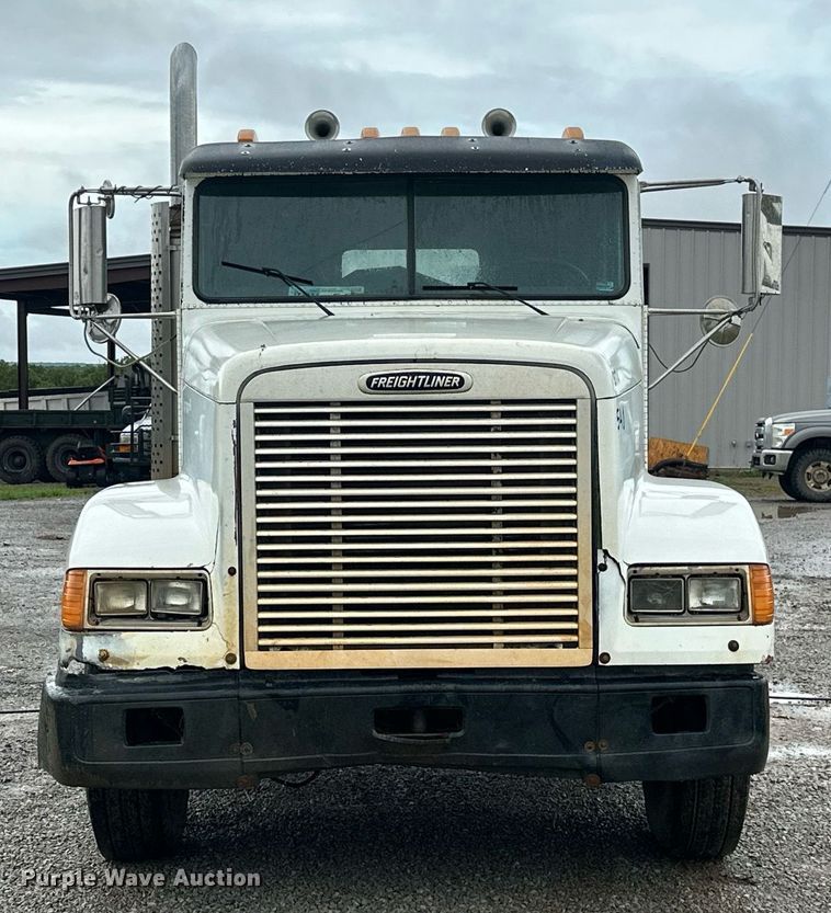 image for item LG9123 2000 Freightliner FLD  semi truck