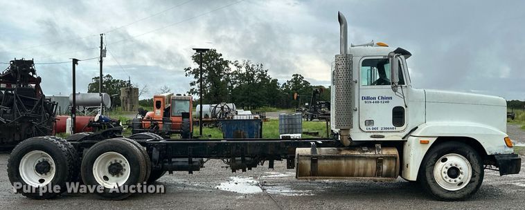 image for item LG9123 2000 Freightliner FLD  semi truck