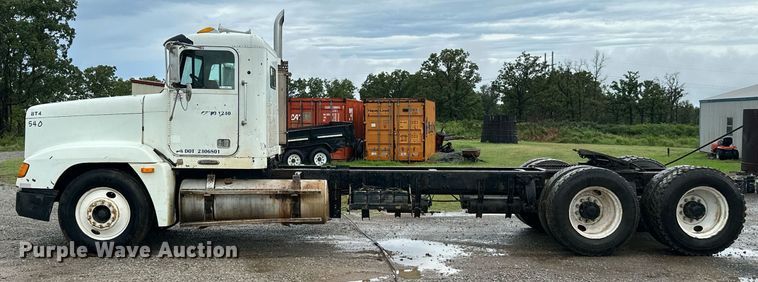image for item LG9123 2000 Freightliner FLD  semi truck