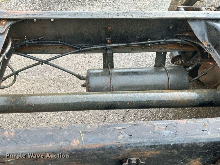 image for item LG9123 2000 Freightliner FLD  semi truck