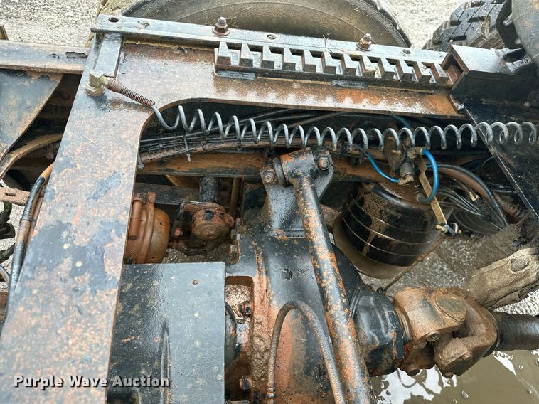 image for item LG9123 2000 Freightliner FLD  semi truck