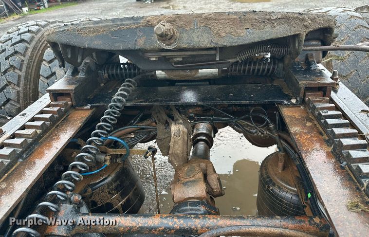 image for item LG9123 2000 Freightliner FLD  semi truck