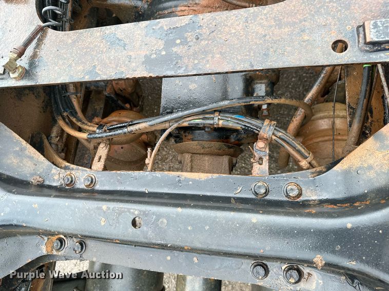 image for item LG9123 2000 Freightliner FLD  semi truck