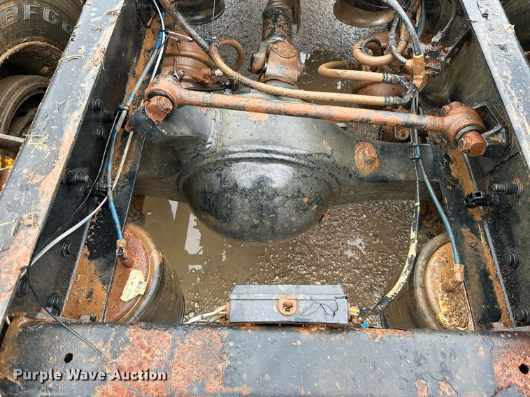 image for item LG9123 2000 Freightliner FLD  semi truck