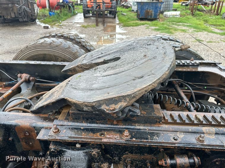 image for item LG9123 2000 Freightliner FLD  semi truck