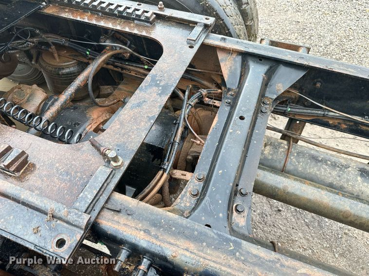 image for item LG9123 2000 Freightliner FLD  semi truck