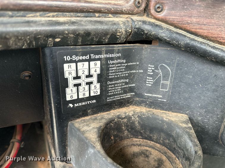 image for item LG9123 2000 Freightliner FLD  semi truck