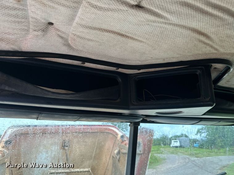 image for item LG9123 2000 Freightliner FLD  semi truck