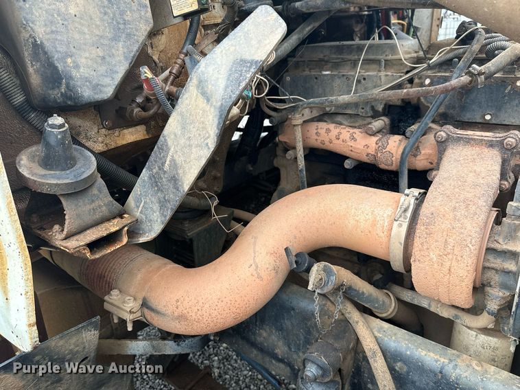 image for item LG9123 2000 Freightliner FLD  semi truck